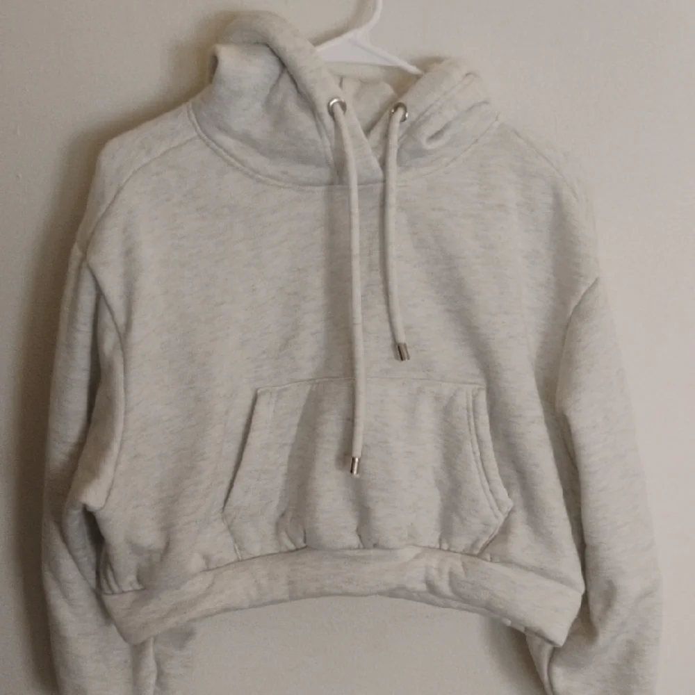 Dazy Gray Crop Hoodie with Long Sleeves Size Large